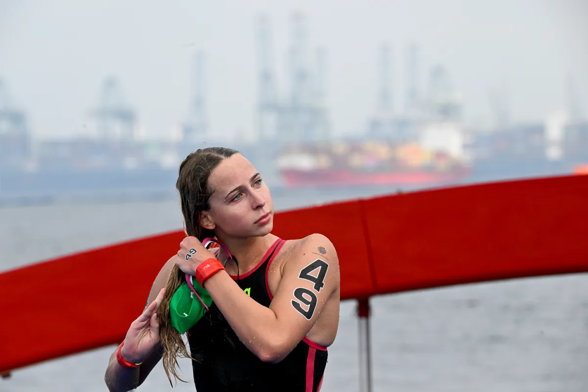 Szingapúr, 2025. július 19.
A bronzérmes Fábián Bettina a női nyíltvízi úszók 3 kilométeres kieséses versenyének céljában a szingapúri vizes világbajnokságon a Sentosa-szigetnél 2025. július 19-én.
MTI/Koszticsák Szilárd