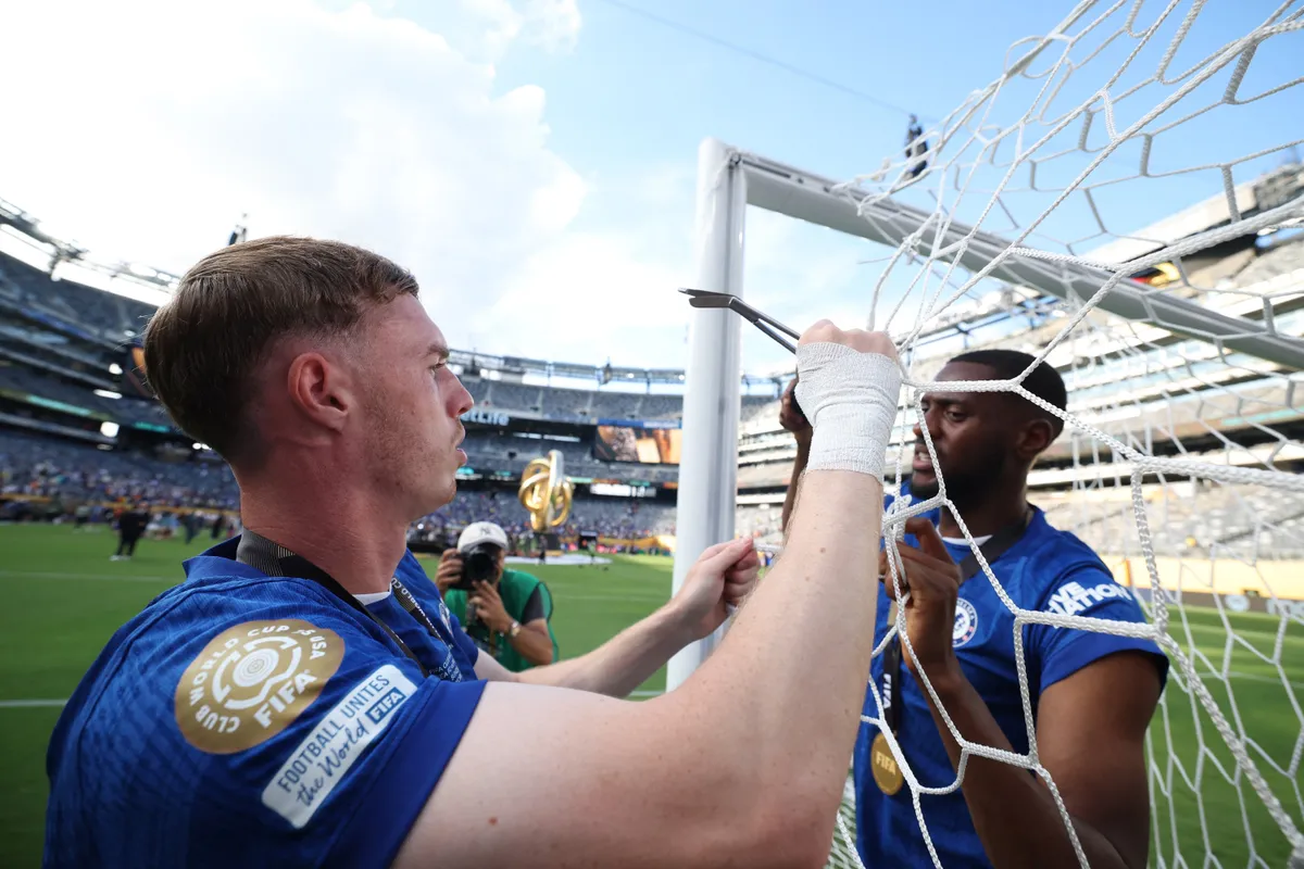 EAST RUTHERFORD, NEW JERSEY - JULY 13: Tosin Adarabioyo #4 of Chelsea FC celebrates the victory by cutting the nets with Cole Palmer #10 following the FIFA Club World Cup 2025 Final match between Chelsea FC and Paris Saint-Germain at MetLife Stadium on July 13, 2025 in East Rutherford, New Jersey.   Alex Grimm/Getty Images/AFP (Photo by ALEX GRIMM / GETTY IMAGES NORTH AMERICA / Getty Images via AFP)