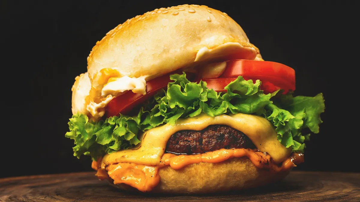 Újra Magyarországra jönne a McDonald's ősellensége