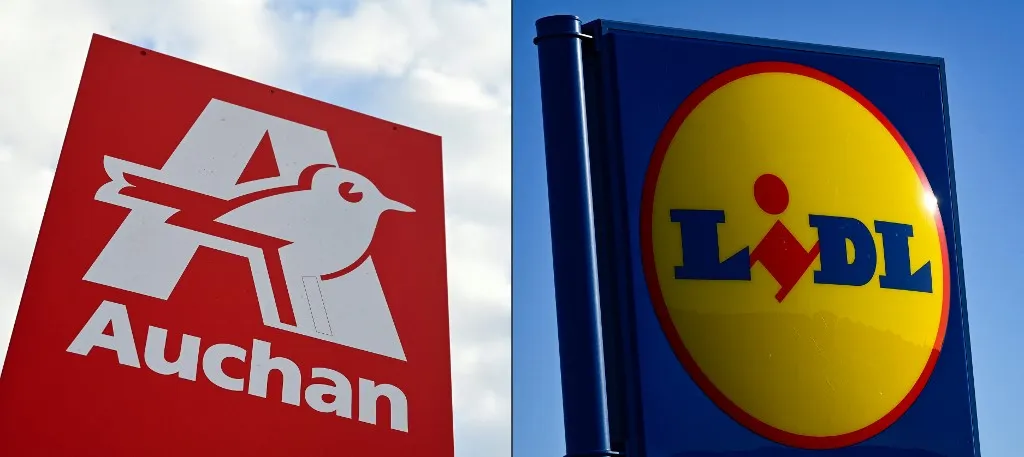 (COMBO) This combination of file photographs created on July 16, 2025, shows
a view of the logo of the French supermarket chain Auchan (L) in Perols, southwestern France on January 14, 2020 and a logo of a Lidl supermarket, in Valras-Plage, Southern France, taken on Mars 30, 2025.. Troubled retail giant Auchan has entered into exclusive negotiations with Lidl for the sale of 19 of its supermarkets, the two brands announced in a press release on July 16, 2025. As part of the planned deal between Lidl and Auchan, "several scenarios have been studied: lease management, franchising or sale", the two brands said. (Photo by Pascal GUYOT and GABRIEL BOUYS / AFP)
