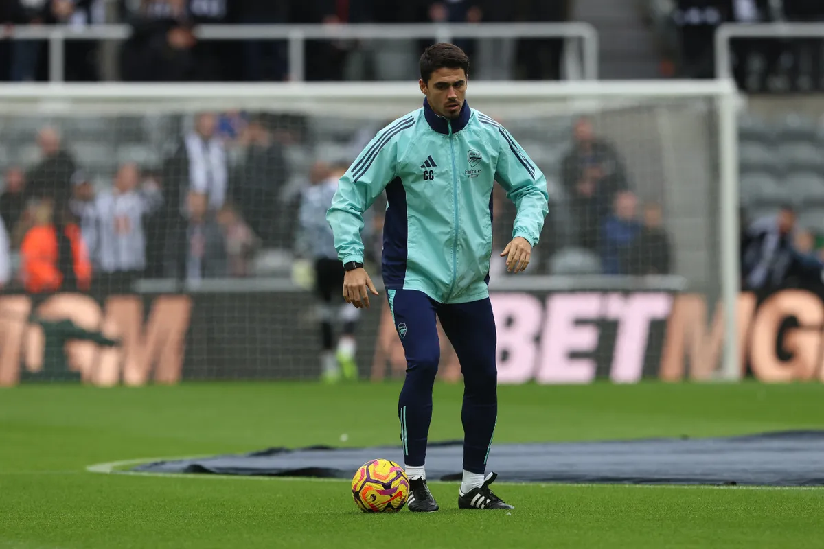 Arsenal Assistant Coach Carlos Cuesta is present during the Premier League match between Newcastle United and Arsenal at St. James's Park in Newcastle, United Kingdom, on November 2, 2024. (Photo by MI News/NurPhoto) (Photo by MI News / NurPhoto via AFP)