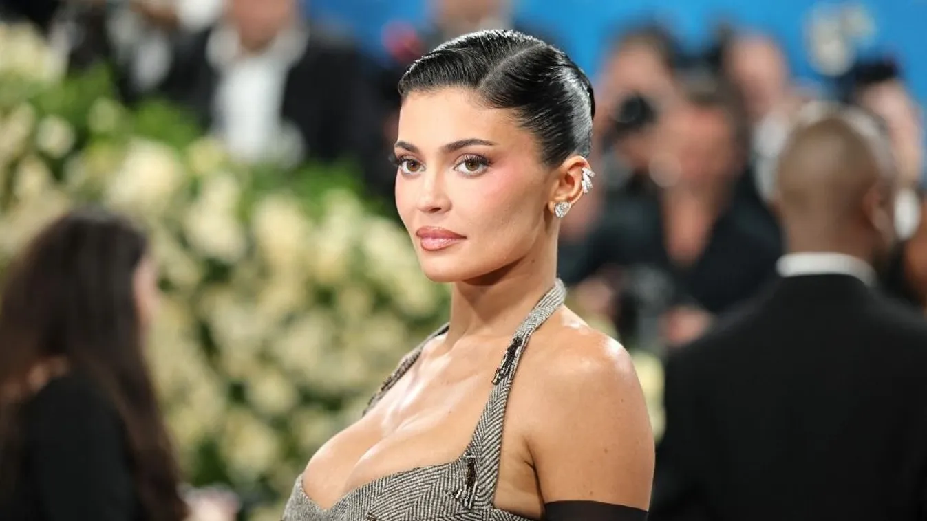 Dupla bomba: barátnőjével együtt mutogatja bájait Kylie Jenner Kép