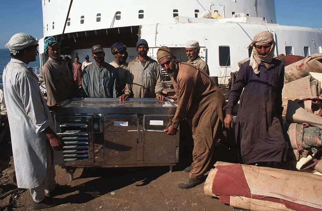 Ship-Breakers, hajóbontás, hajó-újrahasznosítás, hajó-ártalmatlanítás