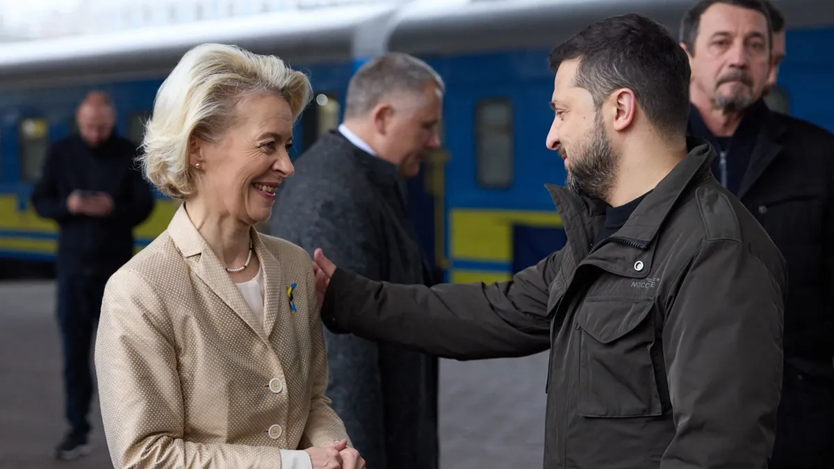 Zelenski naj bi povišal plače in dodeljeval ugodnosti svojim ljudem