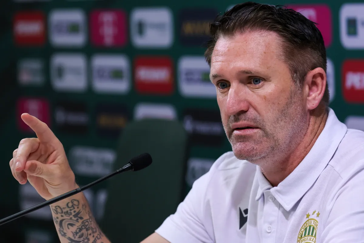 Fradi, Robbie Keane vezetőedző a Ferencvárosi TC sajtótájékoztatóján, a labdarúgó Bajnokok Ligája selejtezőjének másnapi, örmény FC Noah elleni mérkőzés előtt a Groupama Arénában 2025. július 29-én.
MTI/Hegedüs Róbert