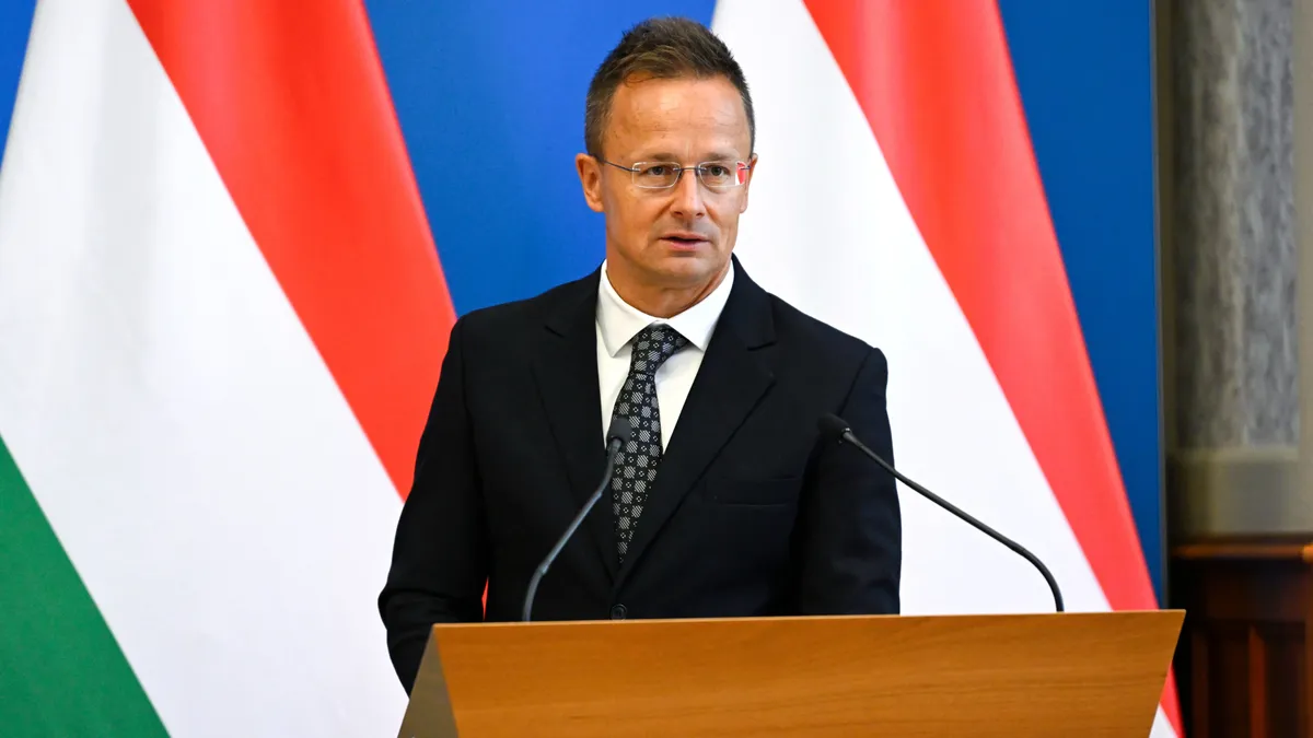 Szijjártó Péter reagált a Nemzetközi Büntetőbíróság Magyarországot ért támadására