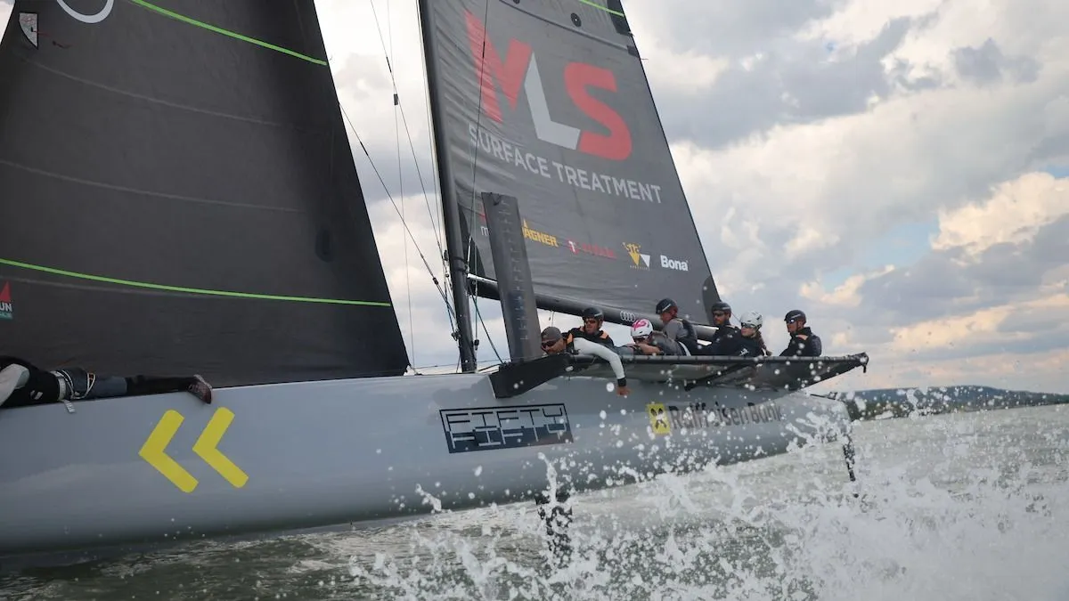 A Kékszalag győztese a 87 éves legendával kiegészülve megnyerte az Audi Speed Challenge-et