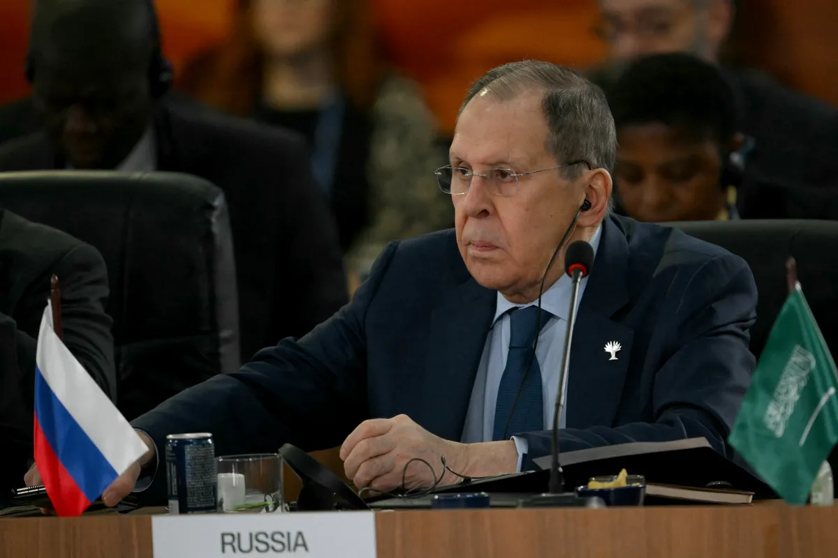 Lavrov szerint a NATO keleti terjeszkedése fenyegeti a globális biztonságot. A szövetség már Ázsiában is katonai jelenlétet épít ki.