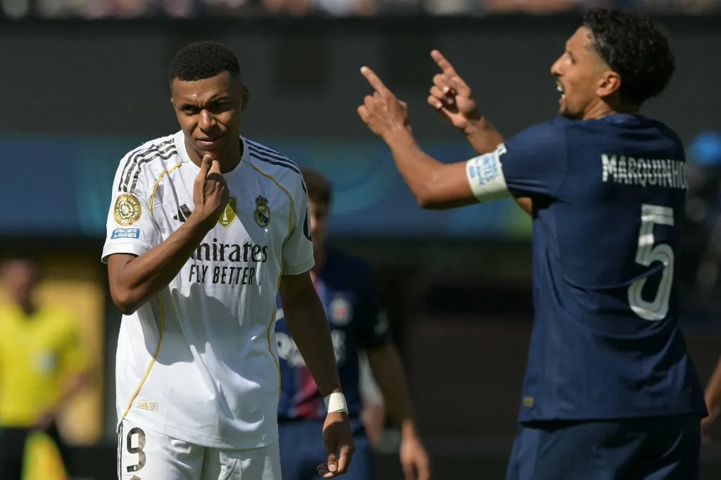 PSG Real Madrid's French forward #09 Kylian Mbappe (L) reacts past Paris Saint-Germain's Brazilian defender #05 Marquinhos (R) during the FIFA Club World Cup 2025 semifinal football match between France's Paris Saint-Germain and Spain's Real Madrid at the MetLife stadium in East Rutherford, New Jersey on July 9, 2025. (Photo by JUAN MABROMATA / AFP)