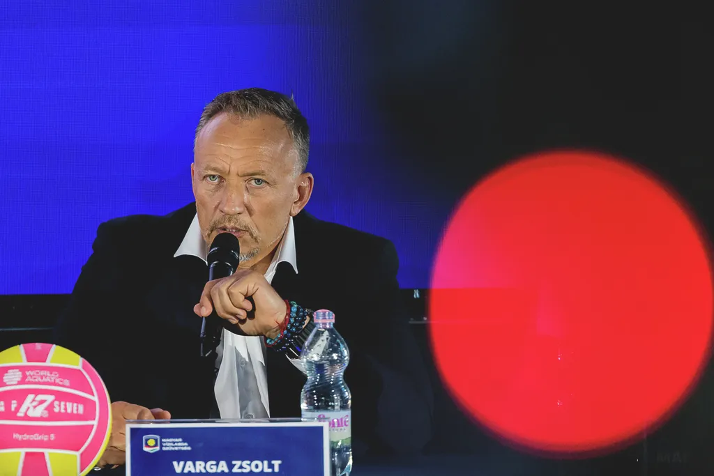 Az ezüstérmes vízilabda-válogatott sajtótájékoztatója, ezüstérmesvízilabda-válogatott