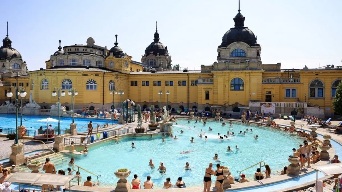 Két népszerű budapesti fürdőből is kitiltják a gyerekeket