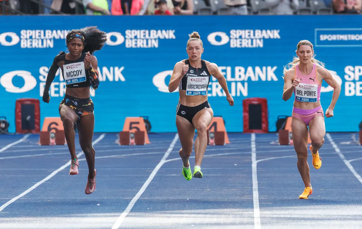 27 July 2025, Berlin: Athletics: Meeting, ISTAF, decision, 100 m, women, Olympic Stadium. Maia McCoy (l-r) from the United States, Gina Lückenkemper from SCC Berlin and Ajla Del Ponte from Switzerland in action. Photo: Andreas Gora/dpa (Photo by Andreas Gora / dpa Picture-Alliance via AFP), genetikai vizsgálat