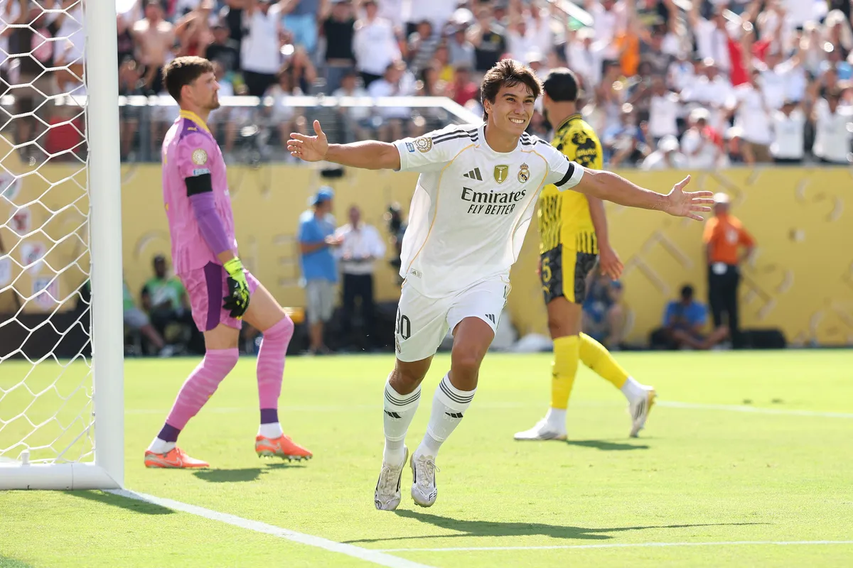 EAST RUTHERFORD, NEW JERSEY - JULY 05: Gonzalo Garcia #30 of Real Madrid celebrates scoring his team's first goal during the FIFA Club World Cup 2025 quarter-final match between Real Madrid CF and Borussia Dortmund at MetLife Stadium on July 05, 2025 in East Rutherford, New Jersey.   Luke Hales/Getty Images/AFP (Photo by Luke Hales / GETTY IMAGES NORTH AMERICA / Getty Images via AFP)