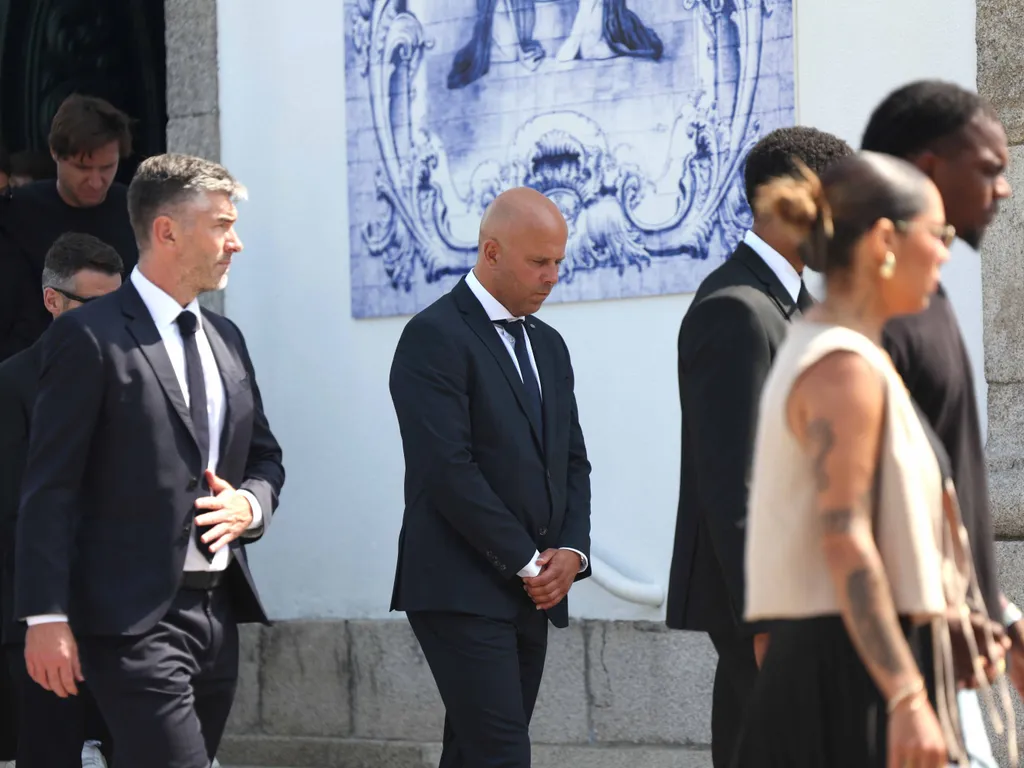 Diogo Jota temetése, DiogoJotatemetése, DiogoJota, temetés, 2025.07.05. Liverpool's Dutch manager Arne Slot (C) steps out of the church after the funeral ceremony of Liverpool's Portuguese forward Diogo Jota and his brother Andre Silva at the Mother Churc