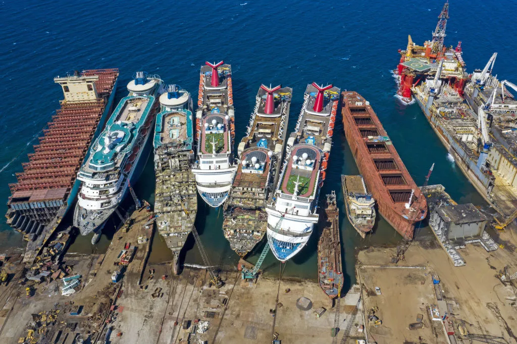 Ship-Breakers, hajóbontás, hajó-újrahasznosítás, hajó-ártalmatlanítás