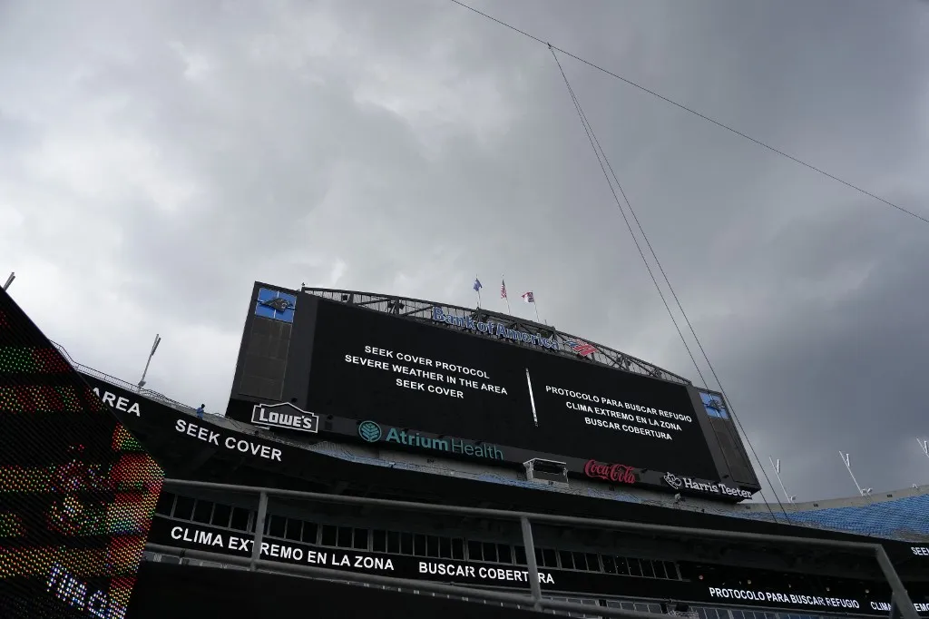 Referee stops match due to approaching thunderstormduring the FIFA Club World Cup 2025 round of 16 match between SL Benfica and Chelsea FC at Bank of America Stadium on June 28, 2025 in Charlotte, United States. (Photo by Jose Breton/Pics Action/NurPhoto) (Photo by Jose Breton / NurPhoto via AFP)
