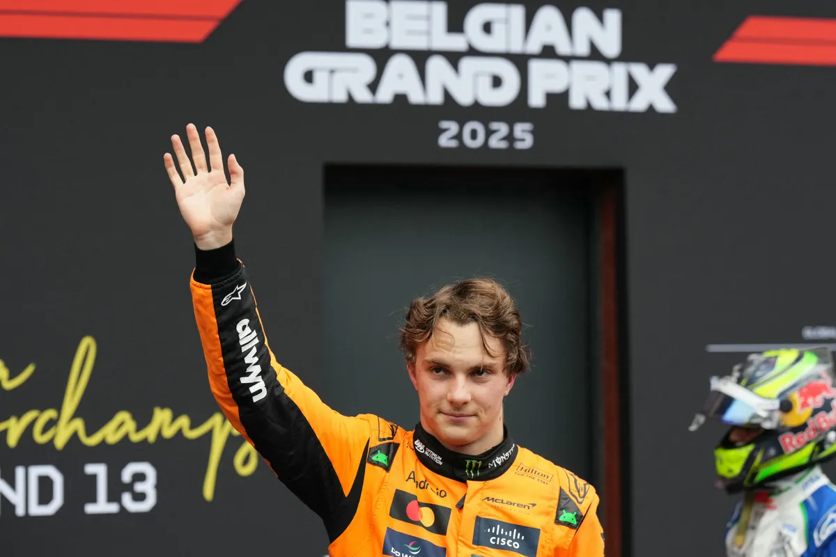 Forma-1, Australian driver Oscar Piastri celebrates after winning the Formula One Belgian Grand Prix at the Spa-Francorchamps circuit in Spa, on July 27, 2025. (Photo by Dimitar DILKOFF / AFP)