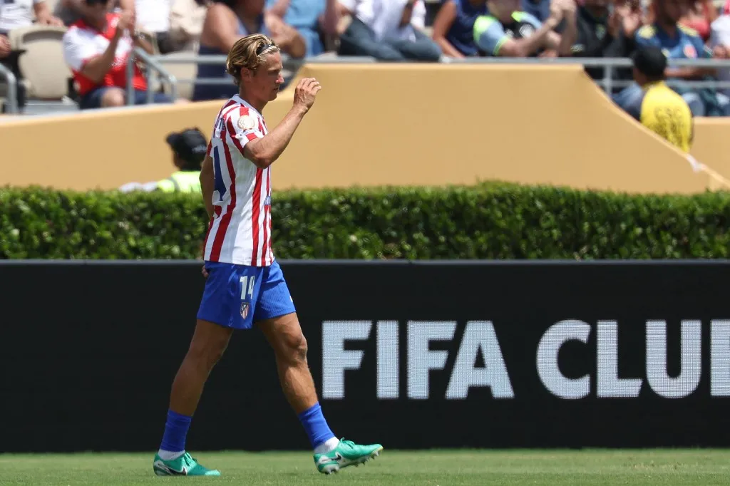 Atletico Madrid's Spanish midfielder #14 Marcos Llorente reacts at the end of the FIFA Club World Cup 2025 Group B football match between Spain's Atletico de Madrid and Brazil's Botafogo at the Rose Bowl stadium in Los Angeles on June 23, 2025. (Photo by Patrick T. Fallon / AFP)