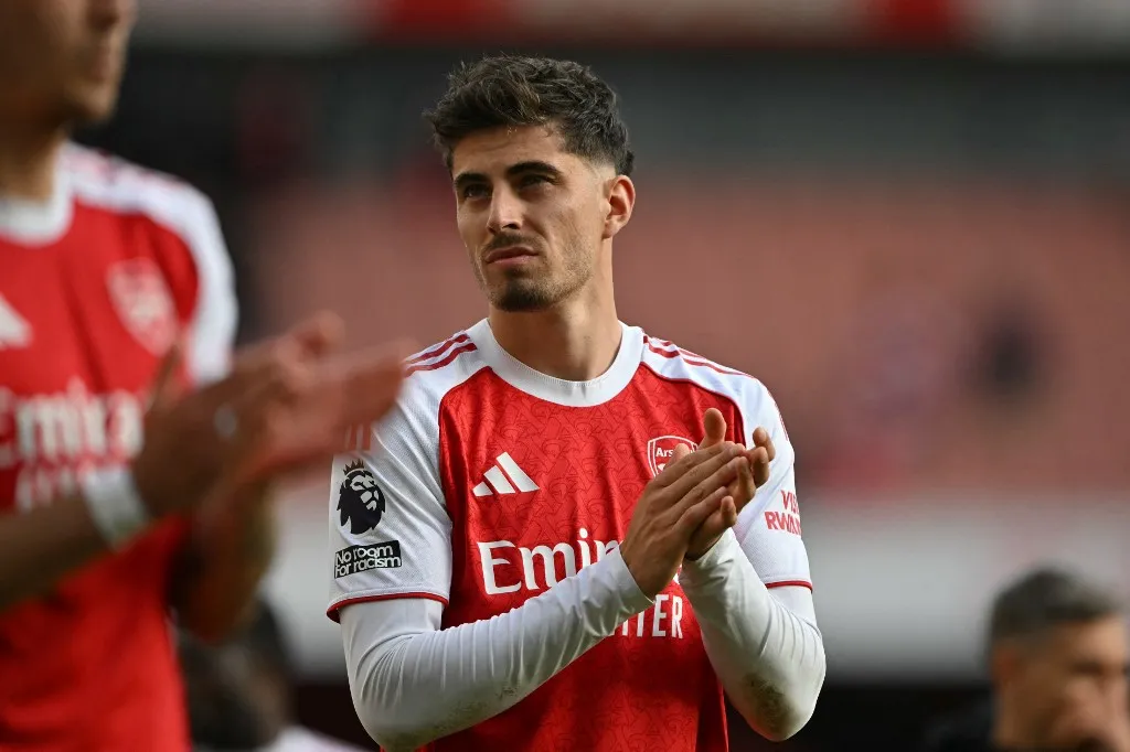 Arsenal's German midfielder #29 Kai Havertz applauds the fans during a parade on the pitch after the English Premier League football match between Arsenal and Newcastle United at the Emirates Stadium in London on May 18, 2025. Arsenal won the game 1-0. (Photo by Glyn KIRK / AFP) / RESTRICTED TO EDITORIAL USE. No use with unauthorized audio, video, data, fixture lists, club/league logos or 'live' services. Online in-match use limited to 120 images. An additional 40 images may be used in extra time. No video emulation. Social media in-match use limited to 120 images. An additional 40 images may be used in extra time. No use in betting publications, games or single club/league/player publications. / 