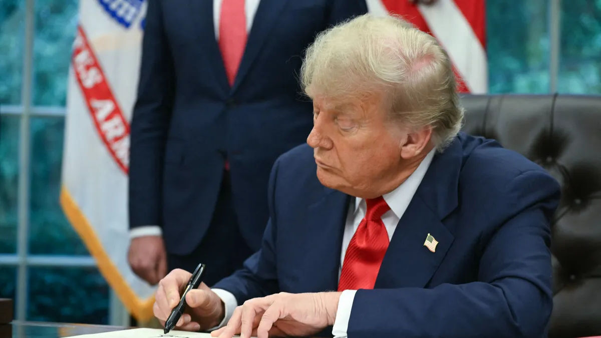 Donald Trump hadat üzent Kubának