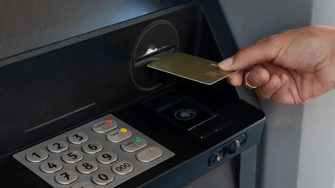 Több mint fél napra leáll az egyik legnagyobb hazai bank Kép