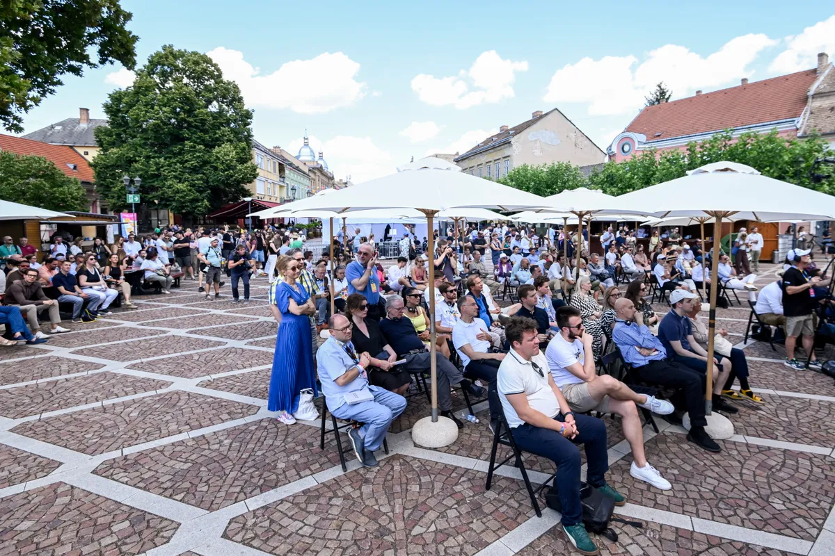 Esztergom, 2025. július 31.
Résztvevők A liberalizmuson túl - a politika visszavétele a nemzeti érdek szolgálatában címmel rendezett panelbeszélgetésen a Mathias Corvinus Collegium által szervezett MCC Feszten Esztergomban, a MOL Nagyszínpadon 2025. július 31-én.
MTI/Purger Tamás