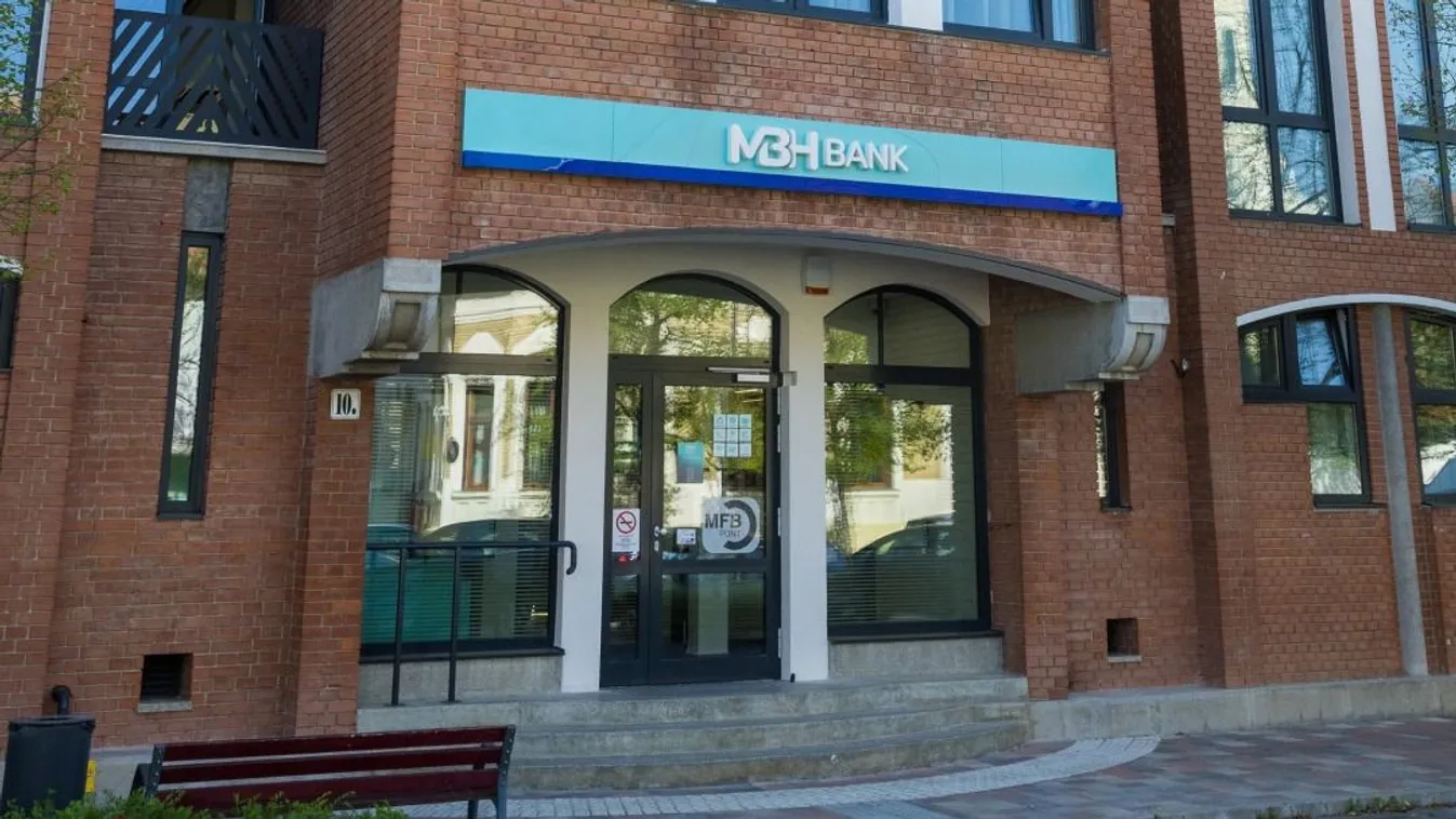 Jó lesz odafigyelni, leáll az egyik legnagyobb hazai bank Kép