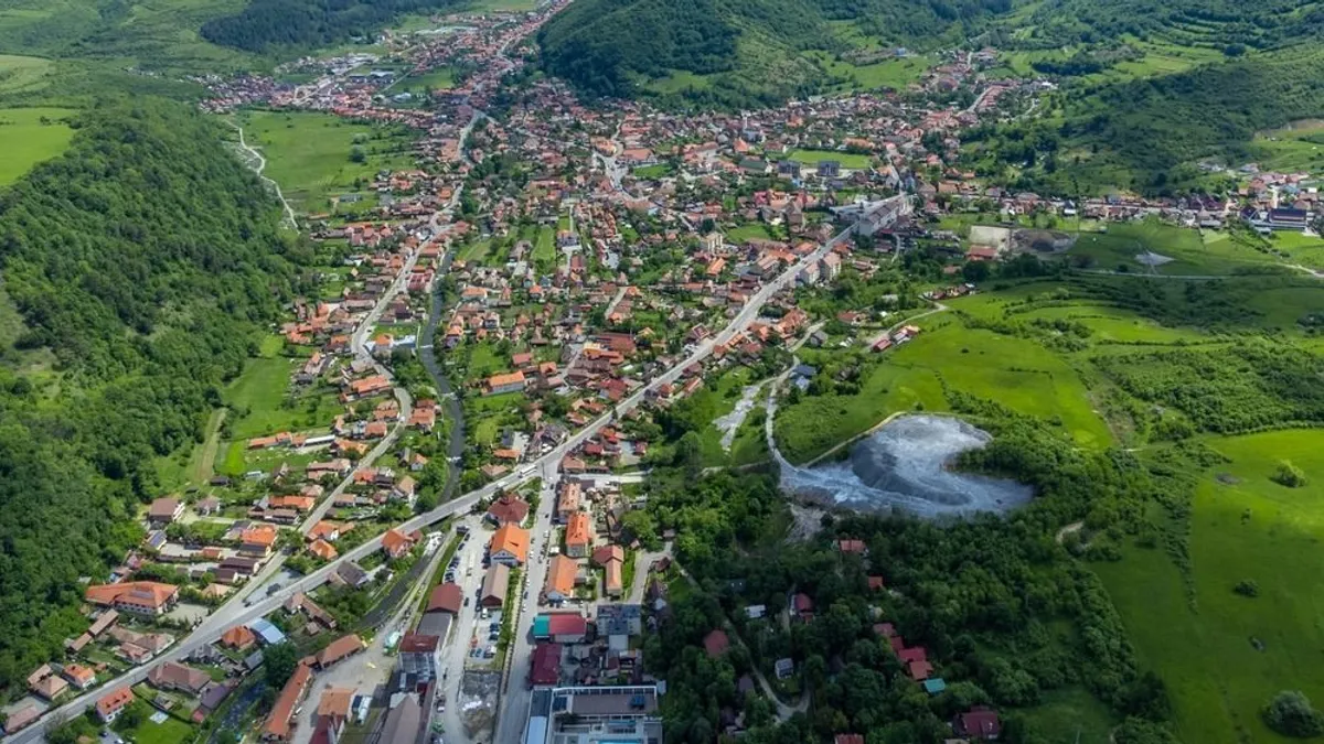 Élet a katasztrófa után: különleges strand nyílt Parajdon