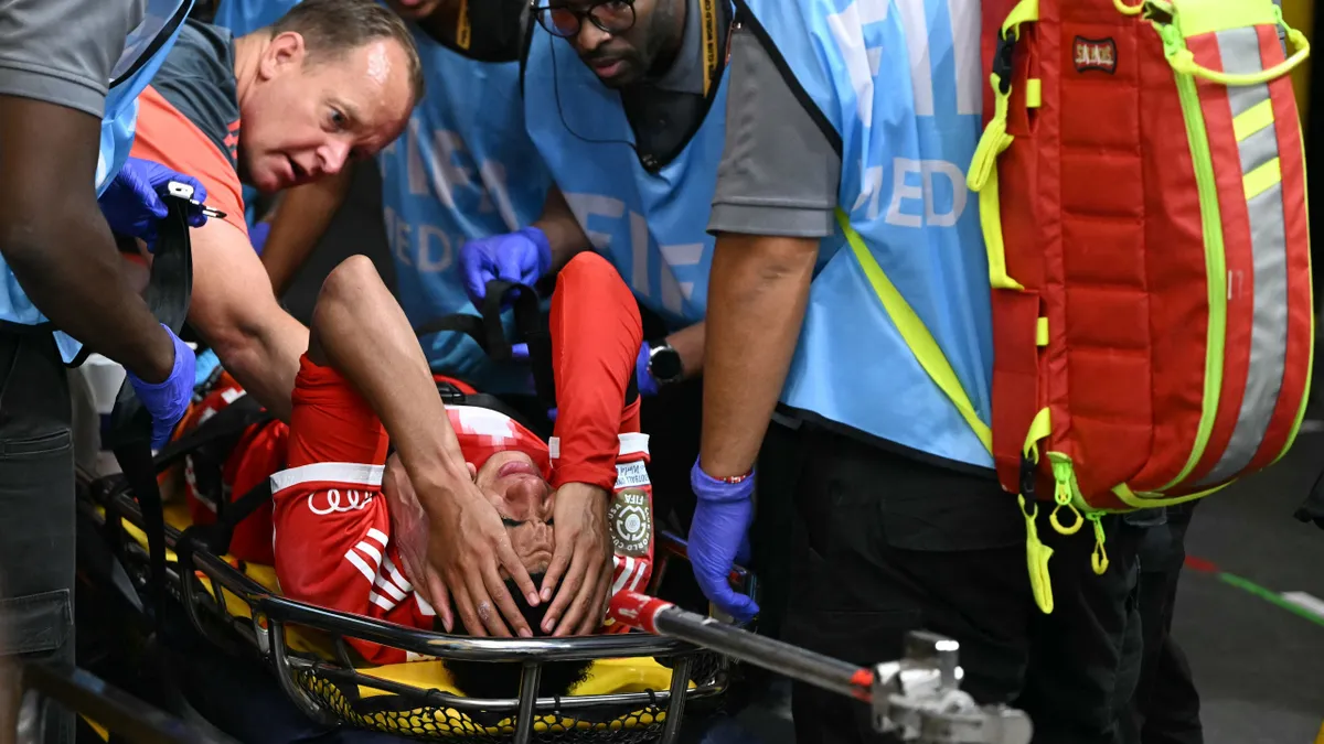 A Bayern München játékosai berontottak a PSG öltözőjébe a horrorsérülés után