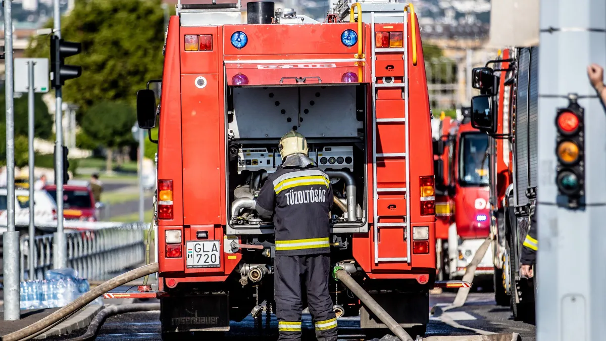 Újabb tűzoltó életéért küzdenek: a viharban szerzett életveszélyes sérüléseket
