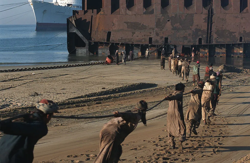 Ship-Breakers, hajóbontás, hajó-újrahasznosítás, hajó-ártalmatlanítás