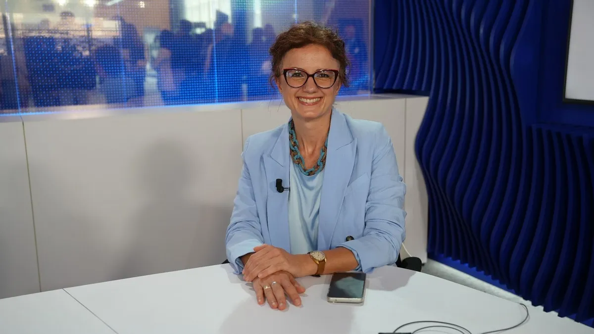 Gerzsenyi Gabriella autóval menekült a nyilvánosság elől – videó
