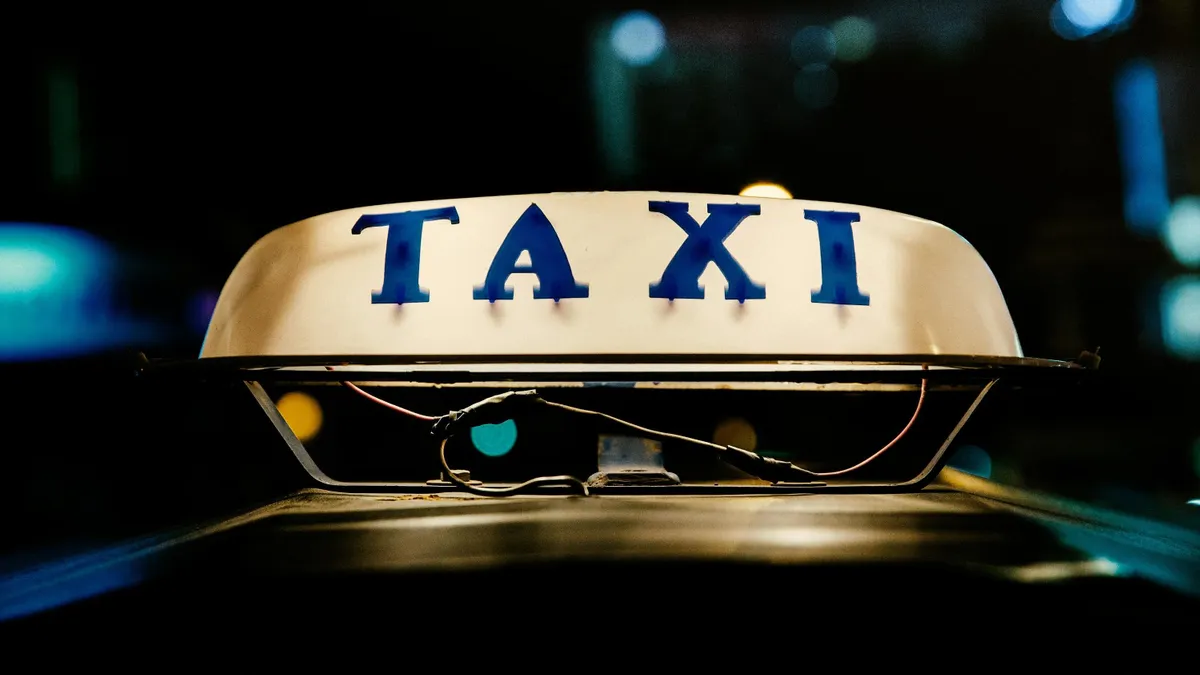 Megdöbbentő módszerrel vadászott utasokra egy csaló taxis
