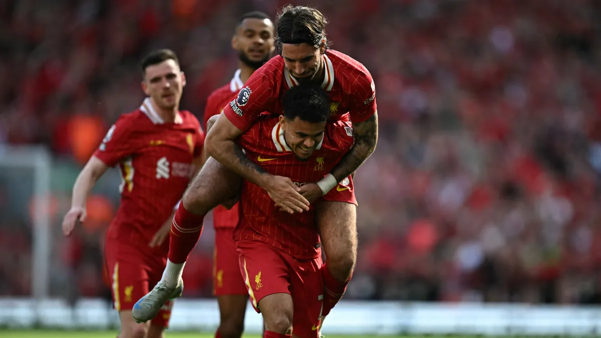 Bajban Szoboszlaiék, távozik a Liverpool kulcsjátékosa