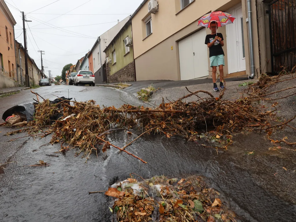 Vihar, zivatar, időjárás, ítéletidő, eső, Magyarország, viharMagyarország, 2025.07.07., Pécs
