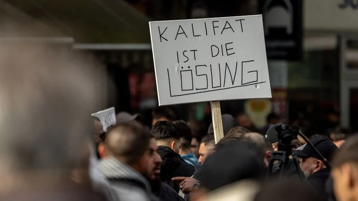 Zöldpárti politikus figyelmeztet a radikalizálódás veszélyére a berlini kalifátus-párti tüntetés után