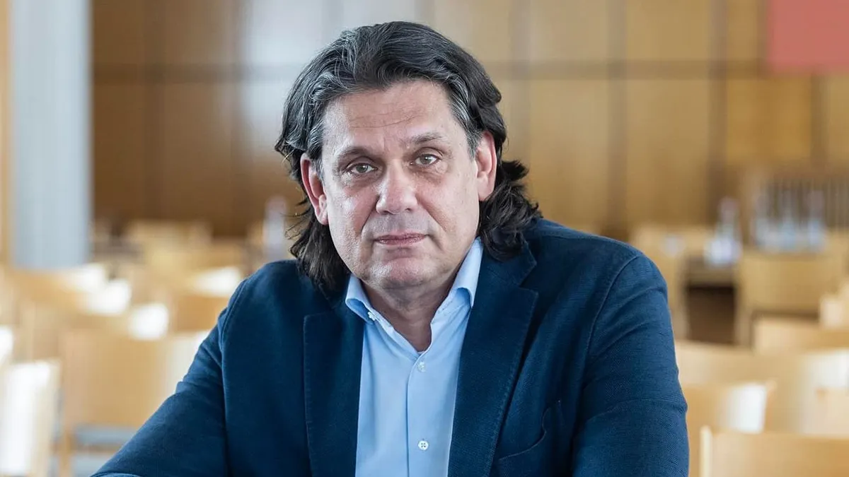 Deutsch Tamás: A paravánt Orbán Viktor félrerántotta