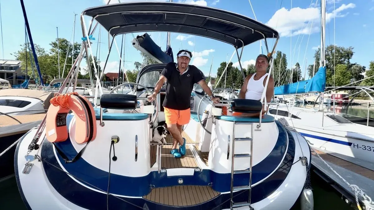 Hatalmas viharba keveredett Szerednyey Béla hajója a Kékszalag előtt