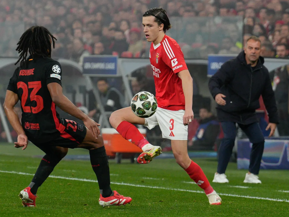Real Madrid, Jules Kounde of FC Barcelona (L) and Alvaro Carreras of SL Benfica (R) in action during UEFA Champions League 2024/25 Round of 16 1st leg between Benfica and Barcelona at Estadio da Luz in Lisbon, Portugal. 05/03/2025 (Photo by Bruno de Carvalho / Brazil Photo Press via AFP)