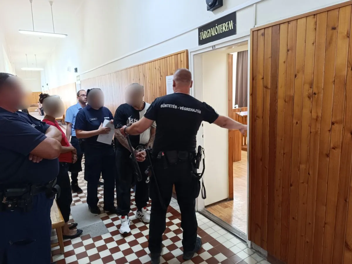 Rendőrökre támadtak: most volt a tárgyalás a testvérpár ügyében, ősszel folytatódik az ügy