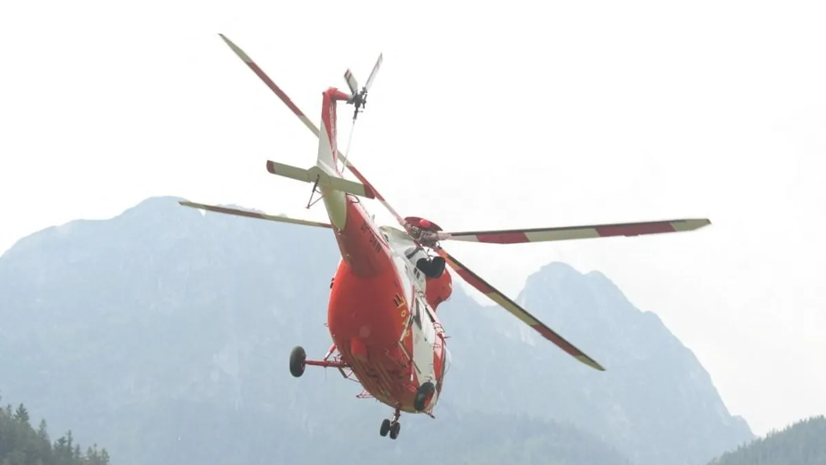 Száz embert mentettek ki helikopterrel egy osztrák faluból