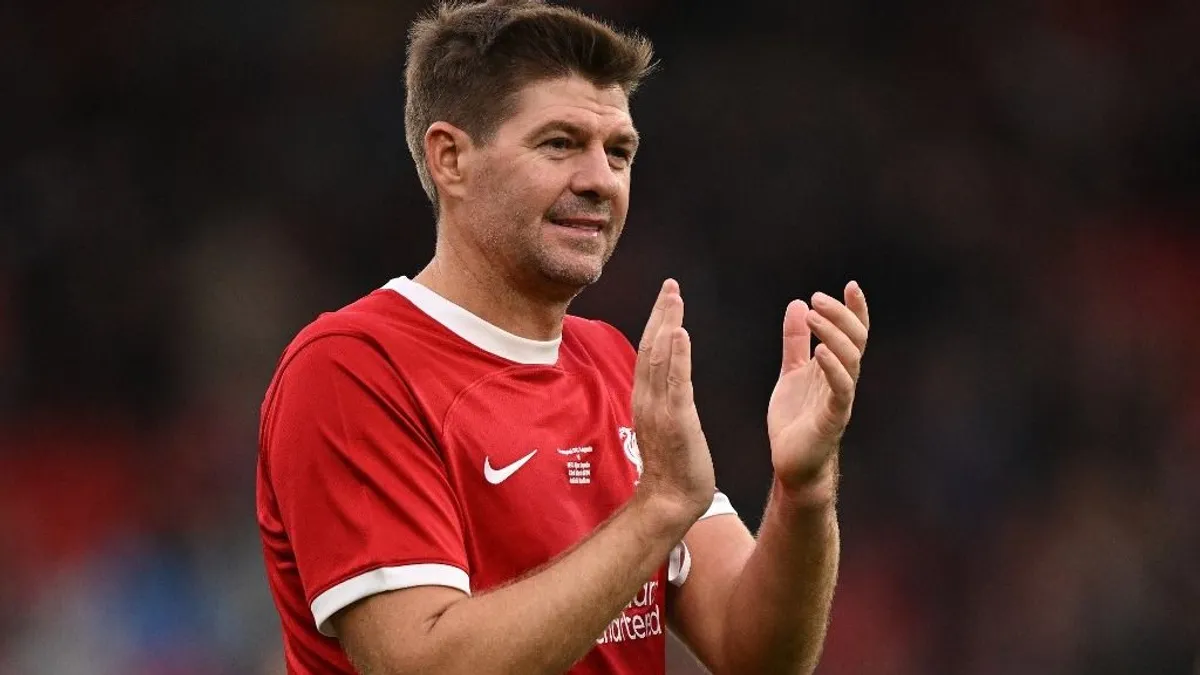 A Liverpool legendájának lánya börtönben ülő gengszter fiának szülte meg első gyermekét