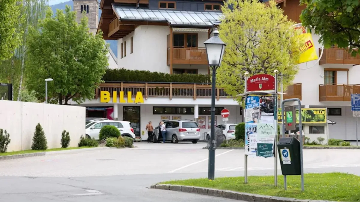 Súlyos baleset a parkolóban: a sofőr elvesztette uralmát a gépjármű felett