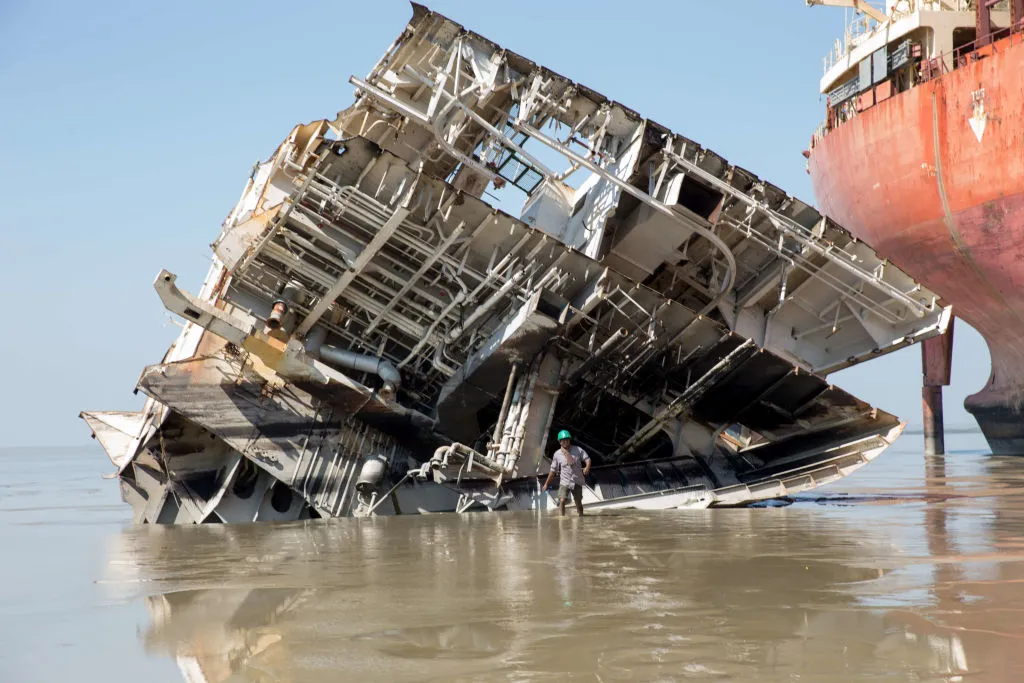Ship-Breakers, hajóbontás, hajó-újrahasznosítás, hajó-ártalmatlanítás