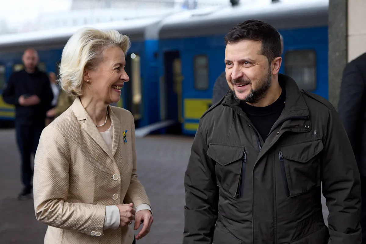 Zelenszkij alatt szárnyal a hivatalnoki elit bére