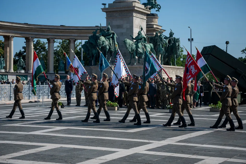 Honvéd altisztaatás 2025, Honvédaltisztaatás2025, Hősök tere, Hősöktere, Szalay-Bobrovniczky Kristóf, Magyarország honvédelmi minisztere