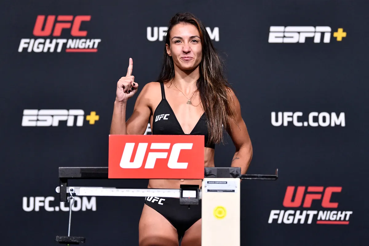 LAS VEGAS, NEVADA - MAY 07: In this UFC handout, Amanda Ribas of Brazil poses on the scale during the UFC weigh-in at UFC APEX on May 07, 2021 in Las Vegas, Nevada.   Chris Unger/Zuffa LLC via Getty Images/AFP (Photo by Handout / GETTY IMAGES NORTH AMERICA / Getty Images via AFP), szemsérülés