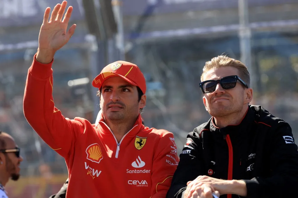 Ferrari's Spanish driver Carlos Sainz Jr (L) and Haas F1 Team's German driver Nico Hulkenberg join a drivers parade at the Albert Park Circuit in Melbourne on March 24, 2024, ahead of the Australian Formula 1 Grand Prix. (Photo by glenn nicholls / AFP) / -- IMAGE RESTRICTED TO EDITORIAL USE - STRICTLY NO COMMERCIAL USE --