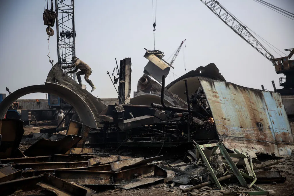 Ship-Breakers, hajóbontás, hajó-újrahasznosítás, hajó-ártalmatlanítás