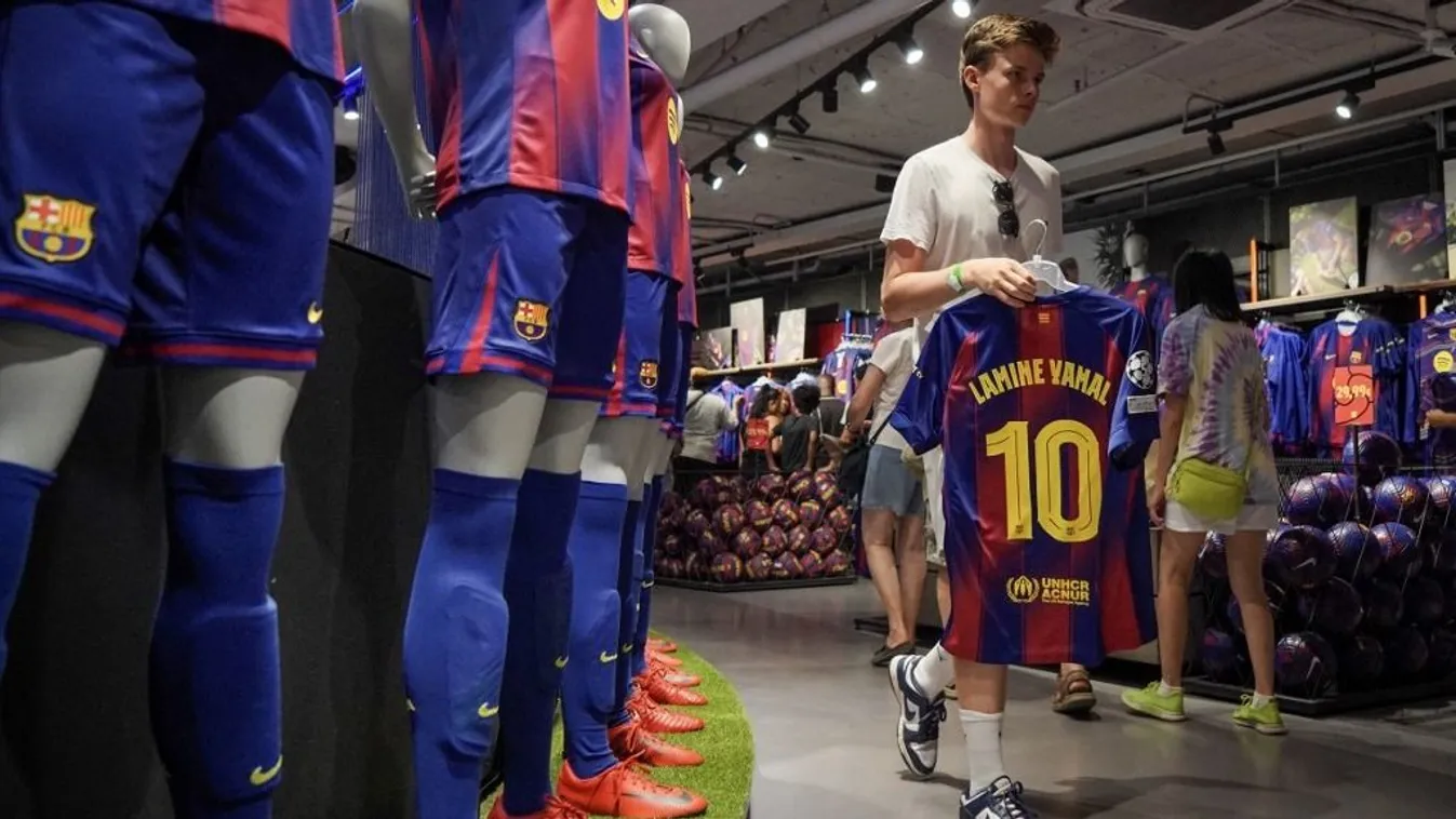 Messi, Maradona és Ronaldinho meze sem fogyott úgy, mint a Barcelona új sztárjáé Kép